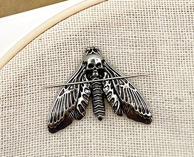 Skull Moth Needleminder