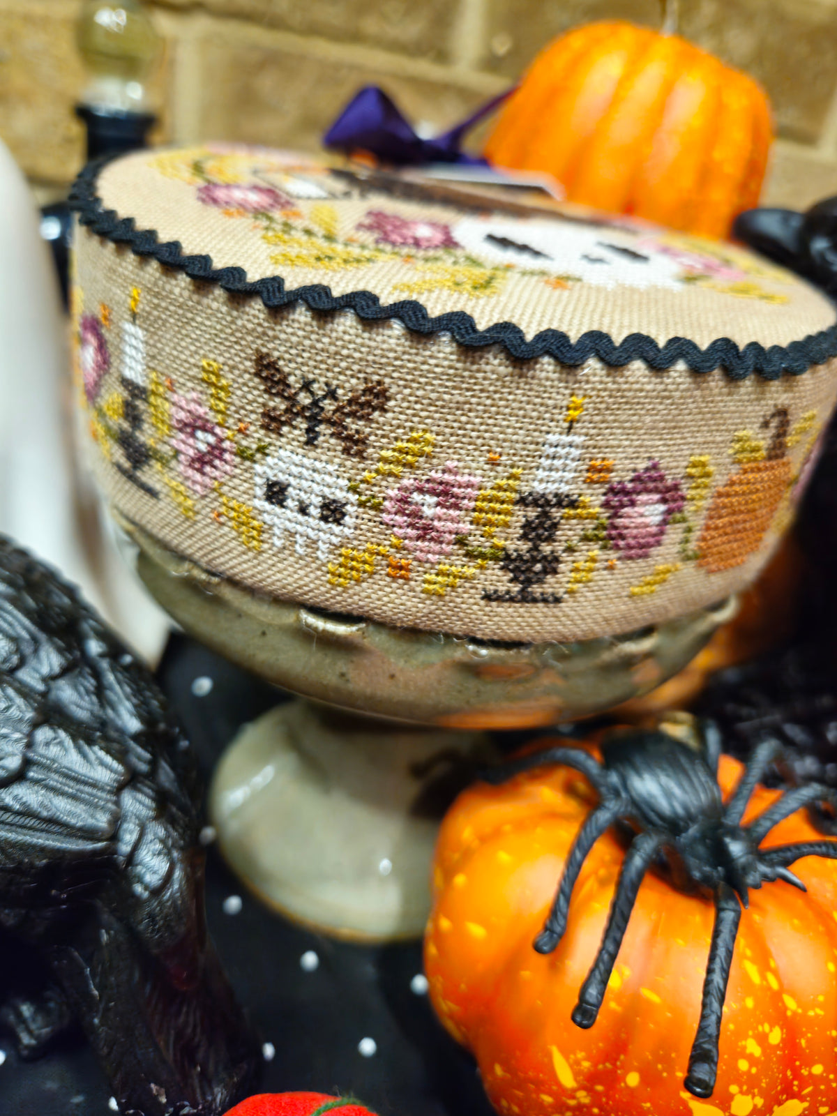 Pin Drum Shorties Month #10 - Crow - Quaint Rose Needlearts