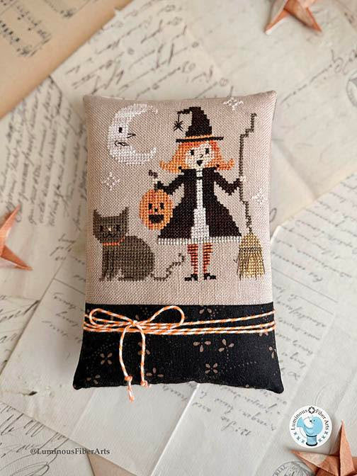 **Pre-order** Moonlight Mischief - Luminous Fiber Arts