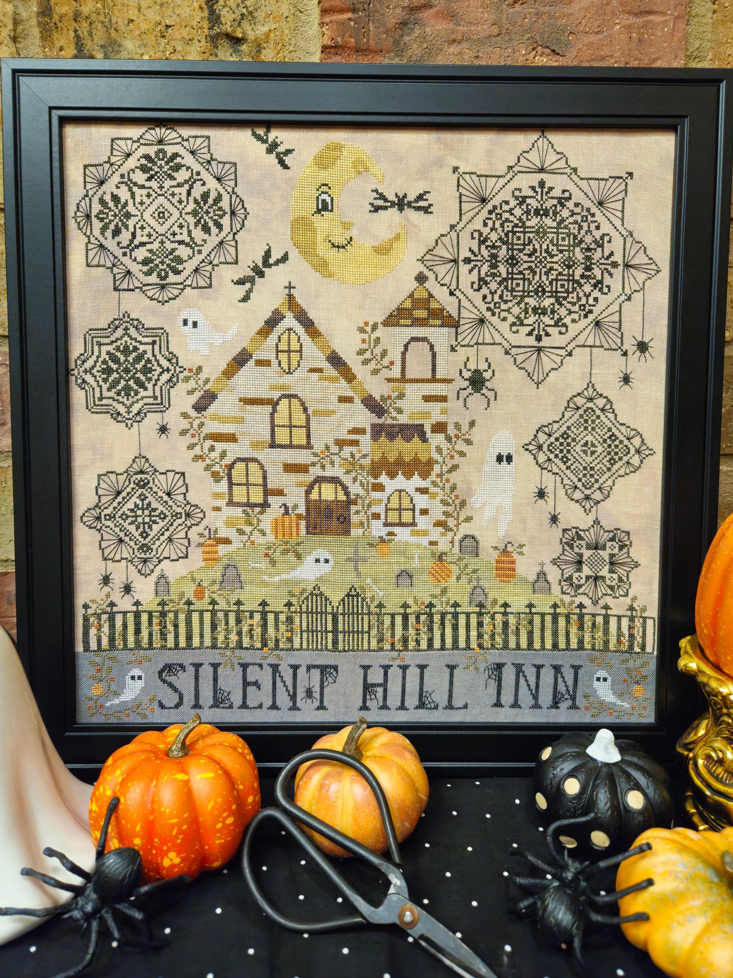 Silent Hill Inn - Quaint Rose Needlearts