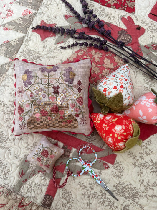 Strawberry Basket Pinkeep & Scissor Fob - Pansy Patch Quilts & Stitchery